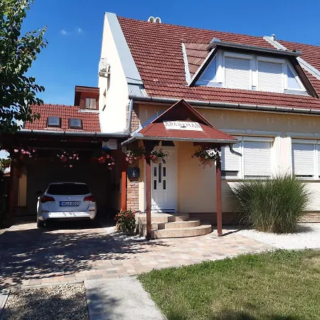 Boglarka Apartment *