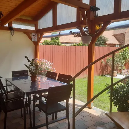 Boglárka Apartman *