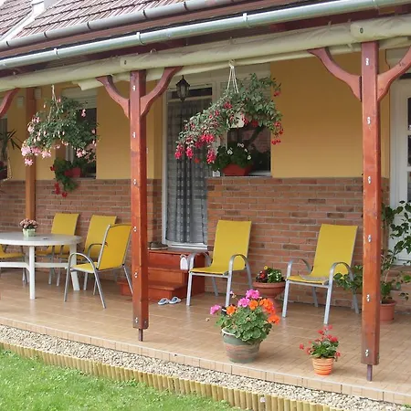 Boglarka Apartment *